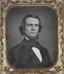 Retrato de Abraham S. Mitchell, propietario del St. Louis Intelligencer, un periódico de St. Louis. El daguerrotipo está en su estuche original